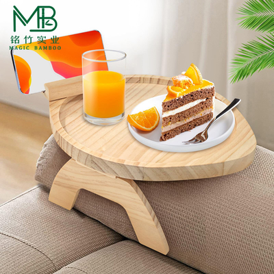 Custom Bambus Sofa Arm Tray mit 360° drehbarem Telefonhalter für Wohnzimmer